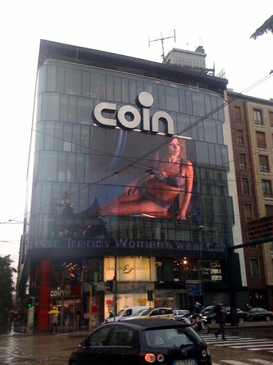 Campagna advertising Mum Coin wall milano